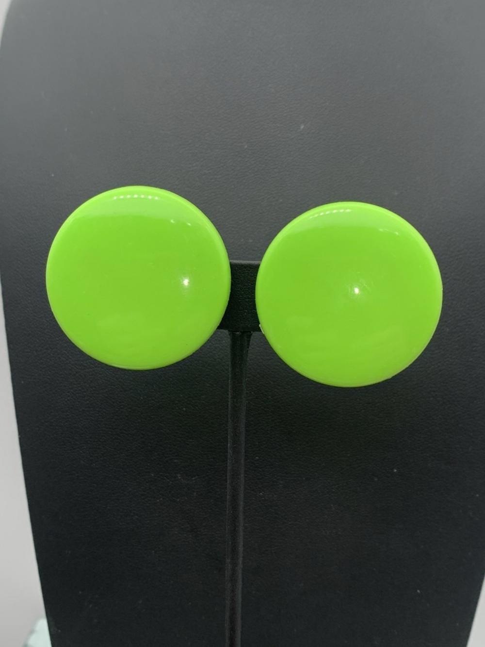 Vintage Bold Neon Green Round plastic clip on Earrings - Unbranded